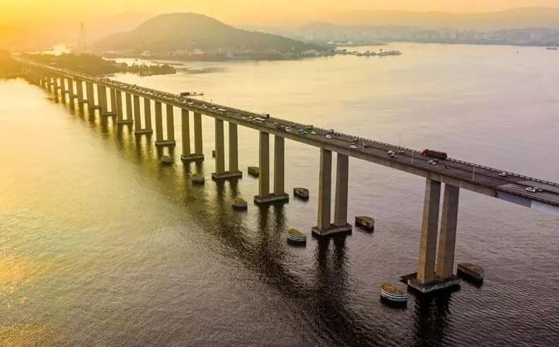 Qual o melhor horário para atravessar a ponte Rio-Niterói no feriadão