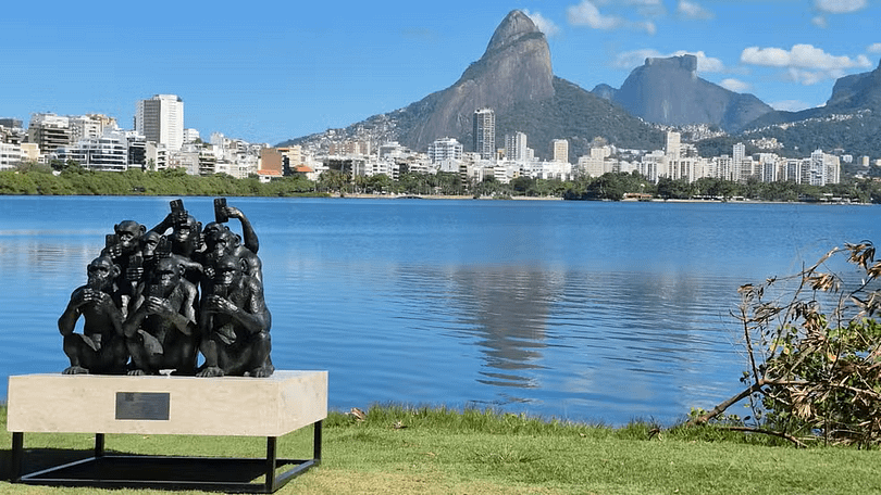'Primórdios digitais': veja onde ver as obras com macacos hiperconectados que ficam nas ruas do Rio até dia 10
