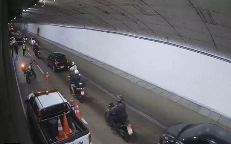 Túnel Santa Bárbara interditado após acidente entre caminhão e carro